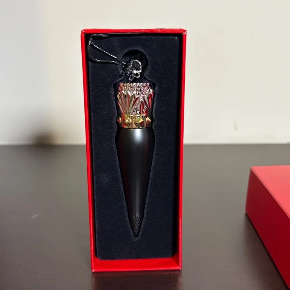Christian Louboutin ULTRA VELVETY MATTE LIPSTICK RED DRAMADOUCE NEW